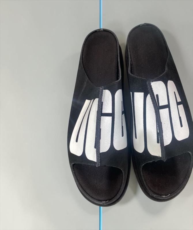 UGG Zuma Graphic Slides – Bold Logo Streetwear Comfort Sandals