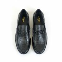 fendi-olock-ff-embossed-vamp-loafers-premium-italian-leather-designer-shoes