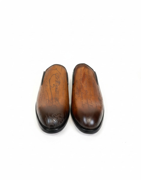 Berluti Cyrus Scritto Leather Slippers – Hand-Patina Pointed Mule with Calligraphy Engraving