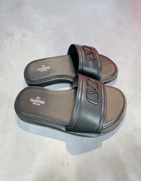 Valentino Garavani VLogo Signature Black Luxury Slides – Designer Men’s Rubber Leather Sandals